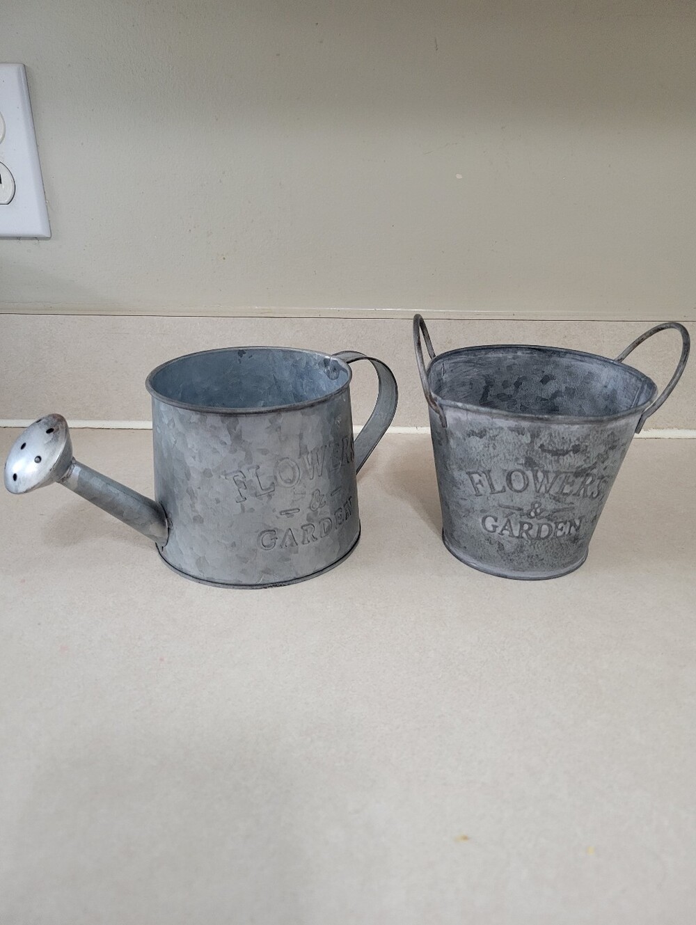 Rustic Farmhouse Watering Can & Flower Pot
